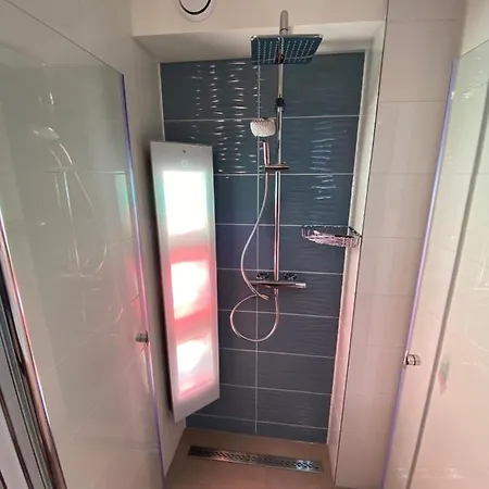 Ooghduyne 82 * יוליאנאדורפ